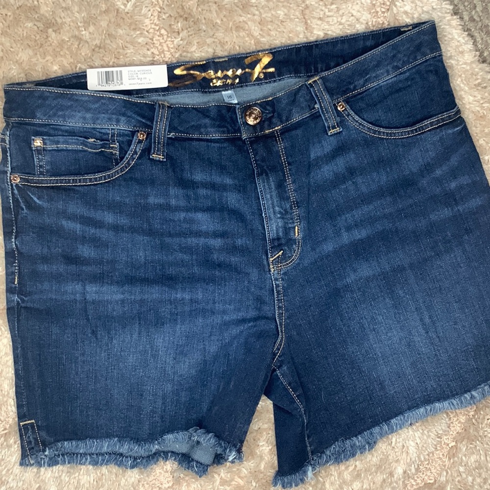 NWT women’s 75 inch inseam denim shorts